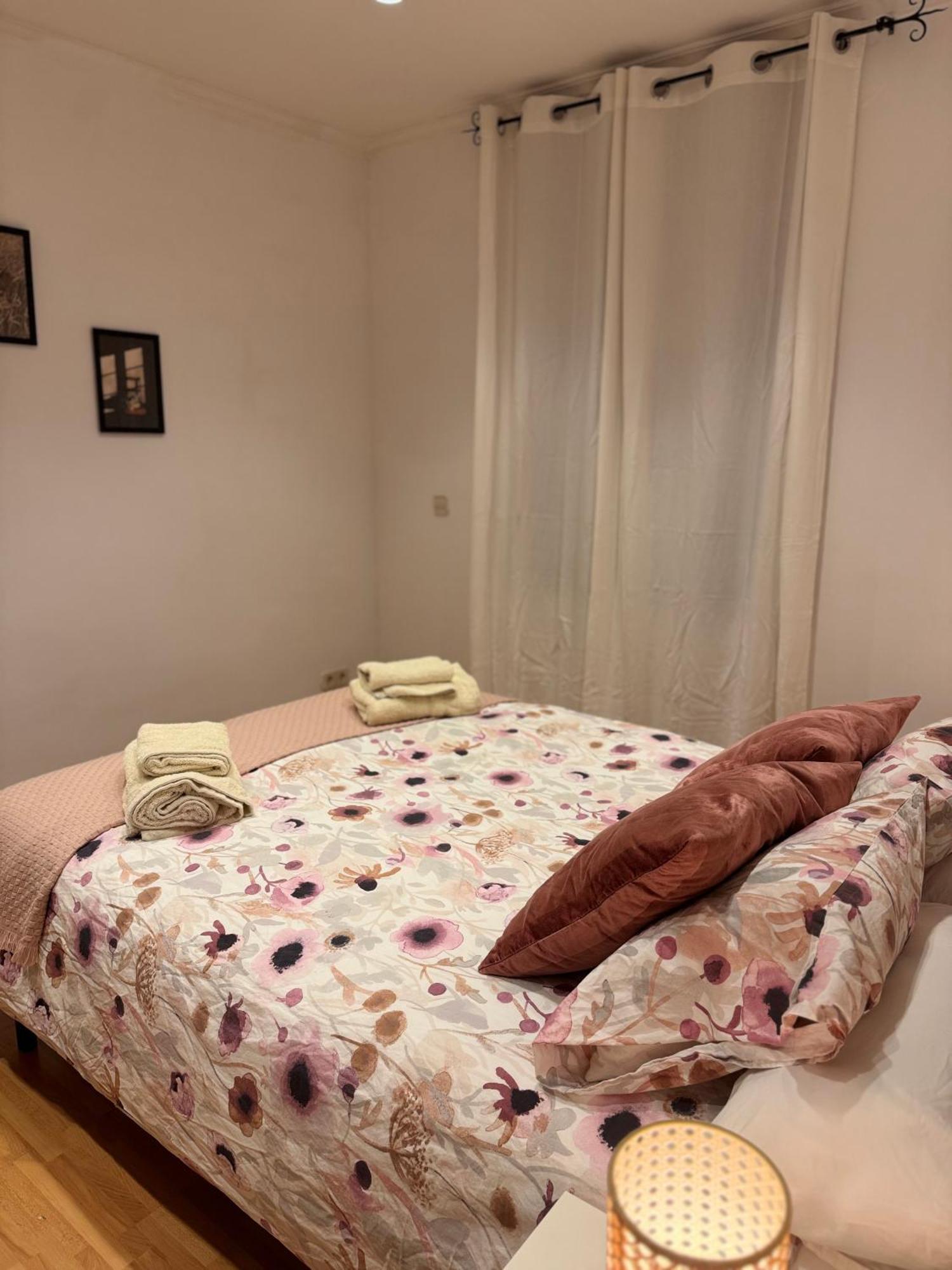 Acogedor Piso En Barcelona Apartment Luaran gambar
