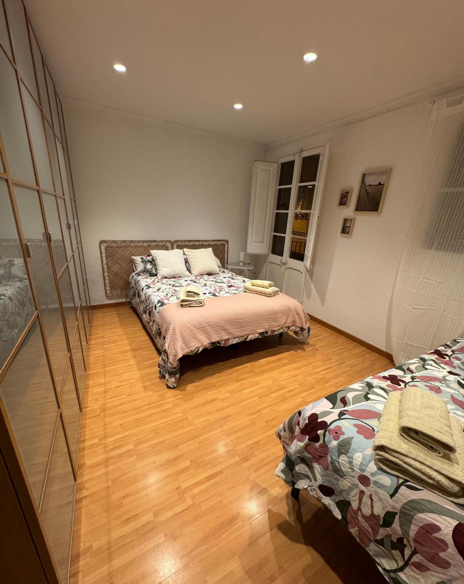 Acogedor Piso En Barcelona Apartment Luaran gambar