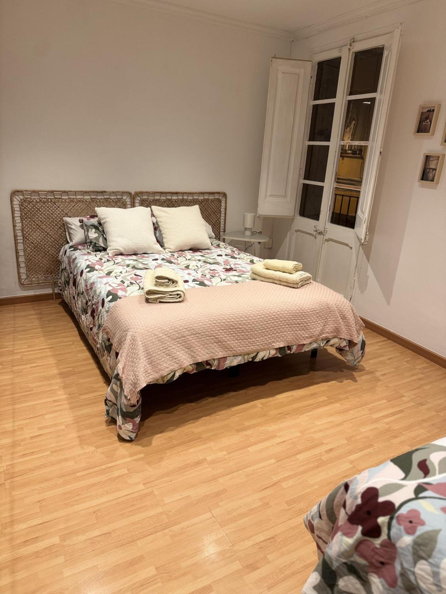 Acogedor Piso En Barcelona Apartment Luaran gambar