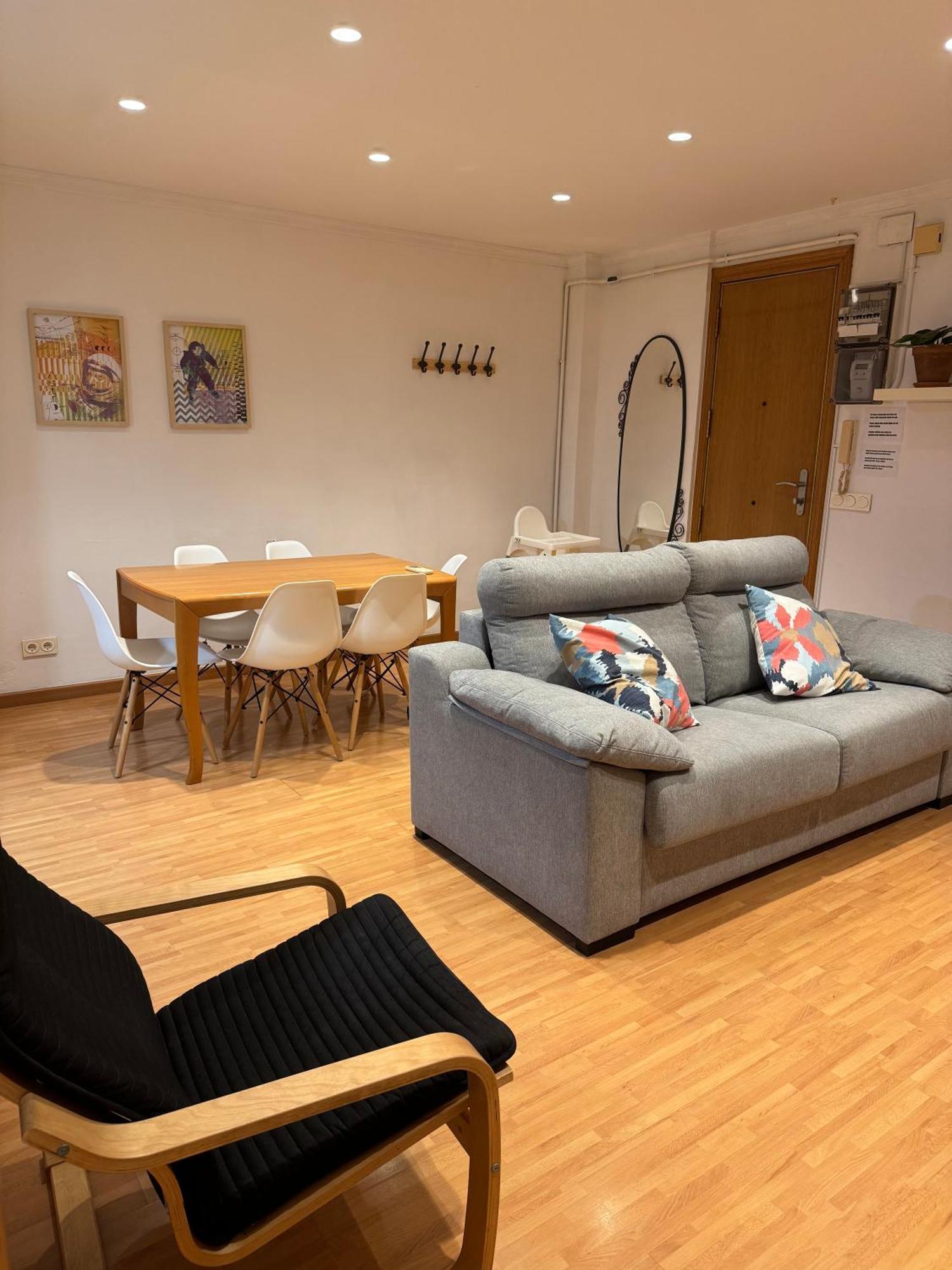 Acogedor Piso En Barcelona Apartment Luaran gambar